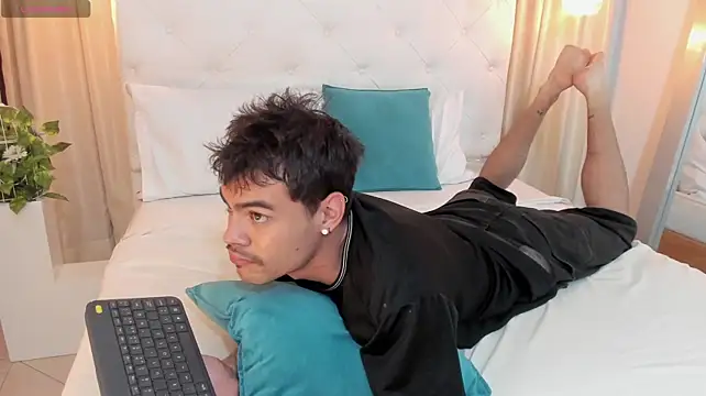 Lycan____ Chat XXX live