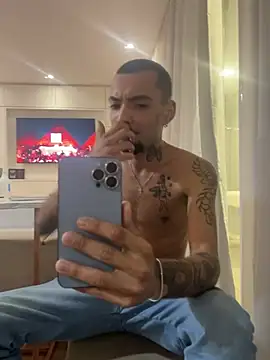 Rik_Olix Live XXX-Chat