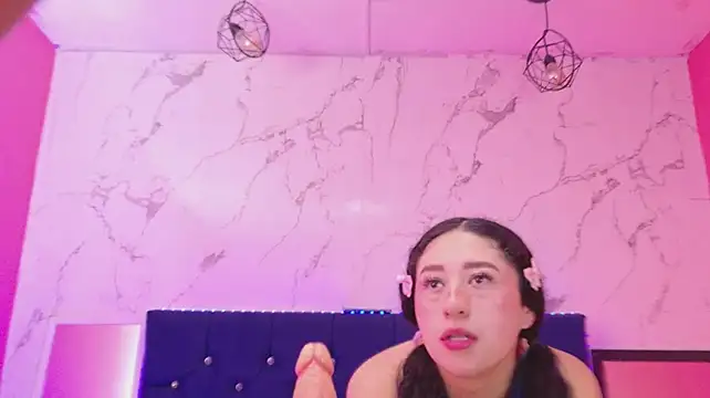 Dakotaa_Johnson Pertunjukan Webcam
