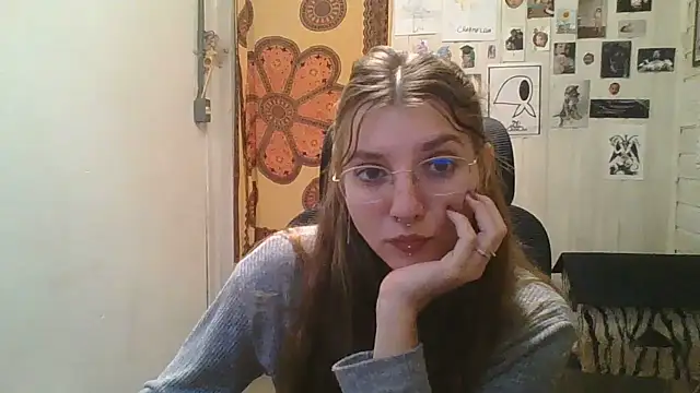 دردشة SweetyBabyDemon الجنسية المباشرة