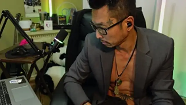 Chat +18 de Ghost11_11 ao vivo
