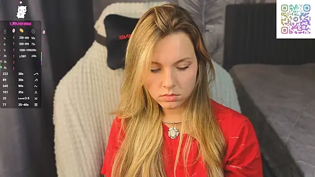 HinaVibe Adlı Modelin Canlı XXX Sohbeti