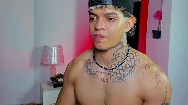Chat XXX en directo de Noah__Browm