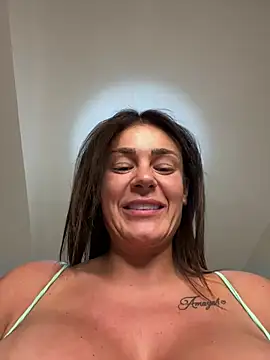 ultimate_PAWG Chat XXX in diretta