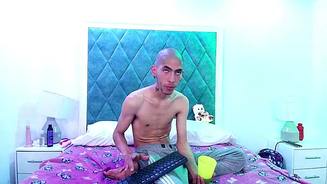 Emily_and_Taylor Live XXX Chat