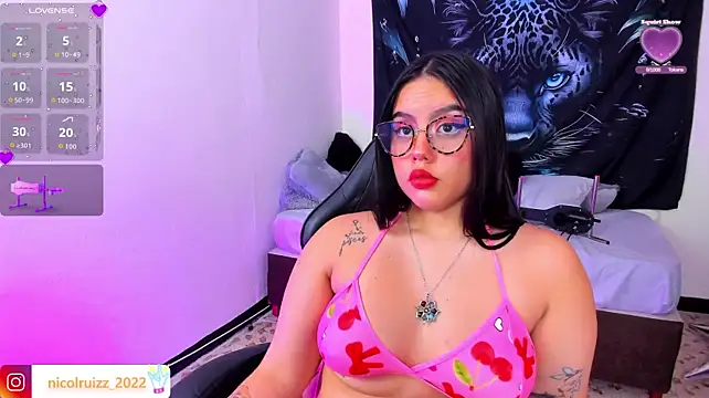 Nicolle_Ruizz élő XXX-chatje
