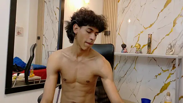 Zayn_Fox32 Adlı Modelin Canlı XXX Sohbeti