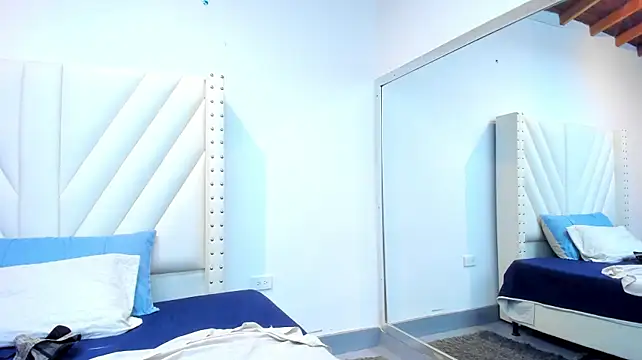 XXX chat uživo modela Paulynavera