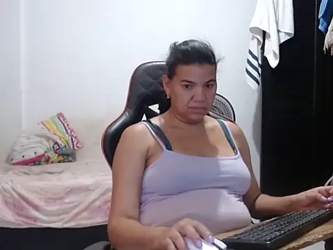 XXX chat uživo modela Adriana_0312