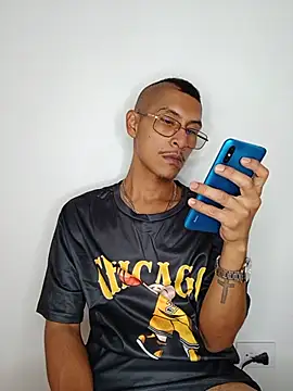 Chatroom XXX en direct de Hard_brown03