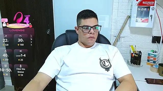 צ'אט XXX בשידור חי של Realjoel01