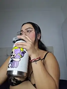 צ'אט XXX בשידור חי של Mia_em