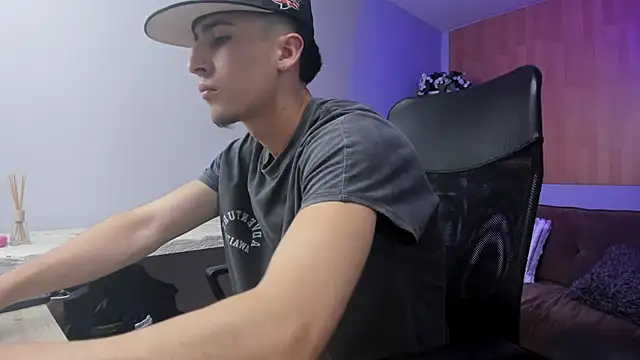 Czat XXX na żywo – Benji23_