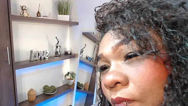 Chat XXX ao vivo de Kymy_Marquezx