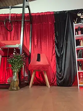 MistressAndre Chat XXX in diretta