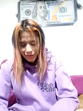 Lya_Ross19 即時 XXX 聊天