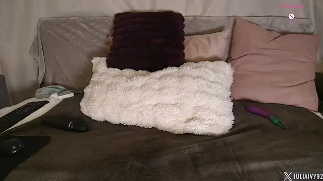 Julia-Ivy Chat XXX live
