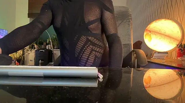 tomz0819 Adlı Modelin Canlı XXX Sohbeti