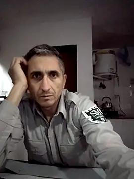 Alejandro83bsf élő XXX-chatje