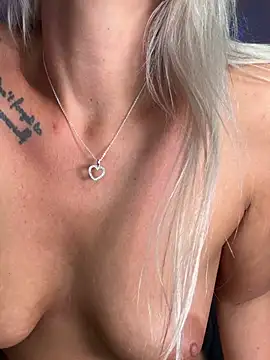 Chatroom XXX en direct de Nicki_Sun