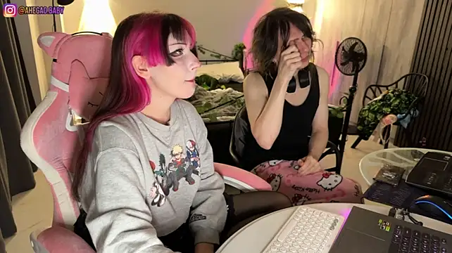 h3ntai_baby's Webcam Show