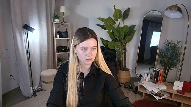 CelestineMauriac's Live XXX Chat