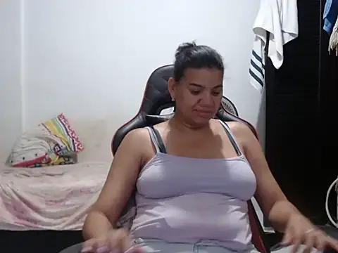 Chatroom XXX en direct de Adriana_0312