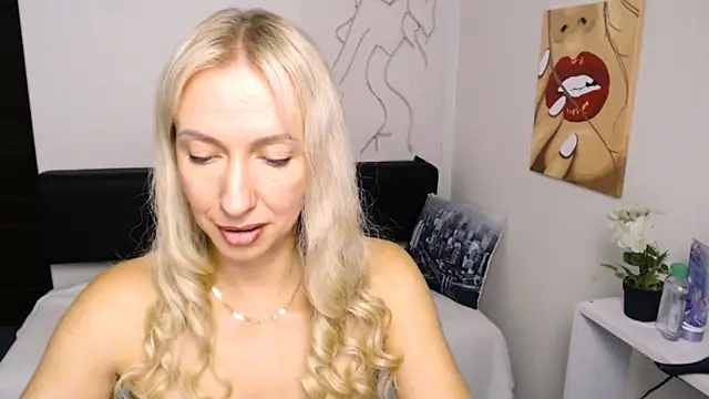 XXX chat uživo modela Cute_Smile_Shy