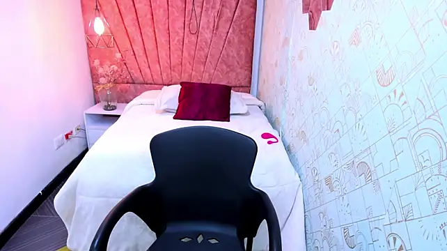 Chat +18 de Gia_Evans__ ao vivo
