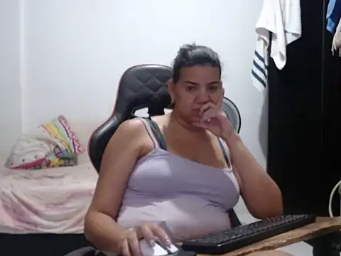 Adriana_0312 – Naživo XXX chat