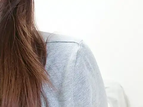 Hina2212 Adlı Modelin Canlı XXX Sohbeti