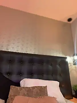 MiahWindsor Chat XXX live