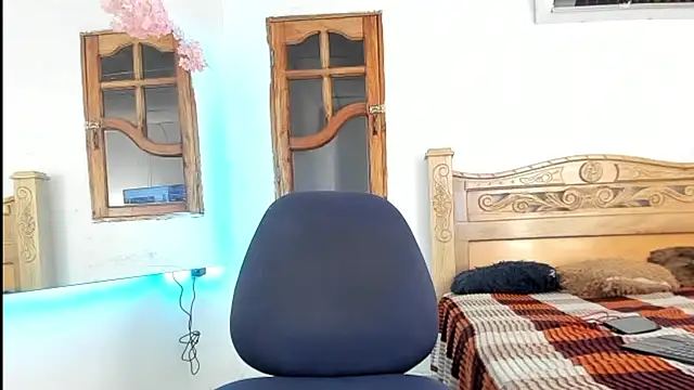 Chat +18 de nedye_rouss ao vivo