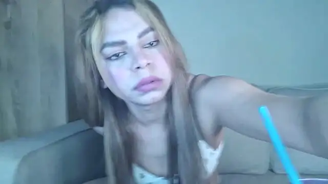 Chat XXX en directo de Kitten_Moon-TS