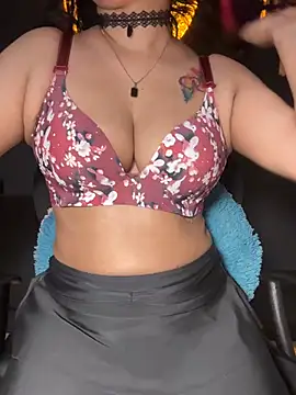 Alana_Queen_X Adlı Modelin Canlı XXX Sohbeti