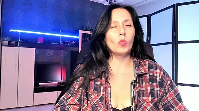Lucky_Milf's Live XXX Chat