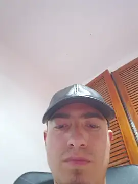 TouchDaddy4 Live XXX Chat