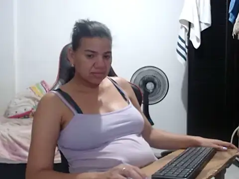 Adriana_0312 라이브 XXX 채팅