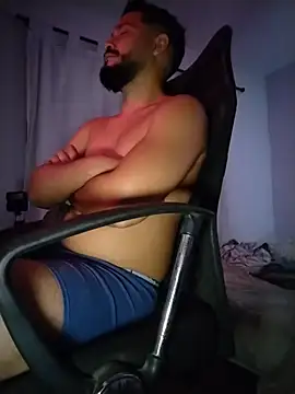 BadboyX333 现场XXX聊天