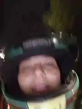 Fernandar2025's Live XXX Chat