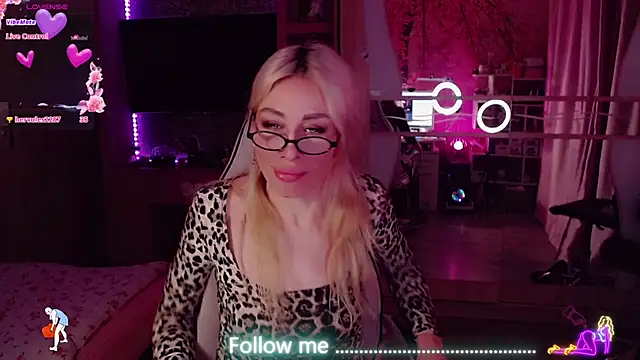 Chat XXX en directo de AnnieGOld_