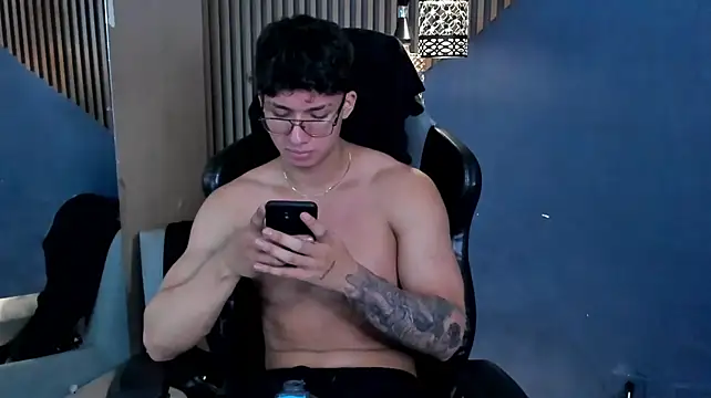 Онлайн чат XXX Axxel_Muscle