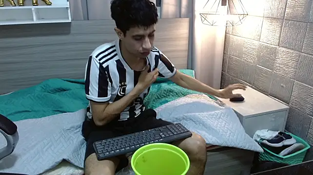 XXX chat uživo modela AlexVance_
