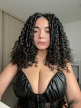 CurlyierrのライブXXXチャット
