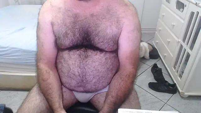 XXX chat uživo modela MysterBearMG