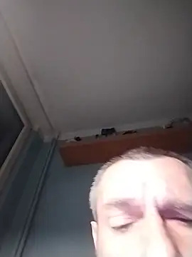 Andrzej-M live XXX chat