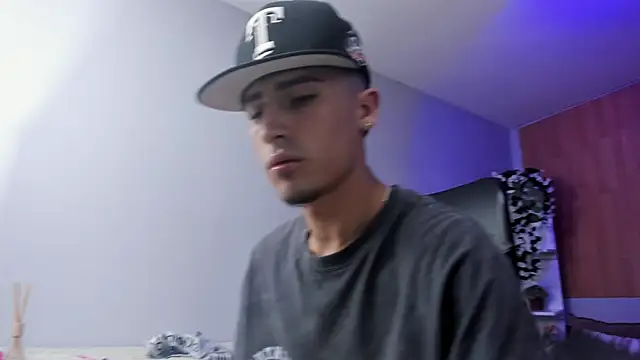 Chat +18 de Benji23_ ao vivo