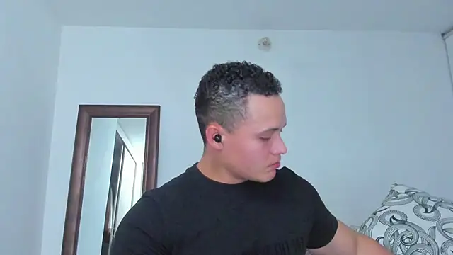 Chat XXX en directo de KingLevi01