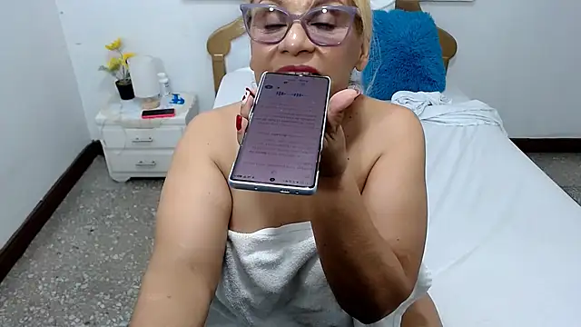 emiliaa_hot – Live XXX-chat