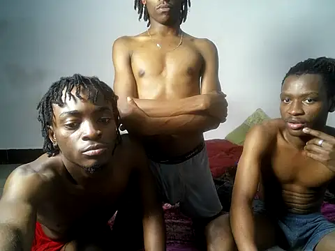 threemanias' Live XXX Chat
